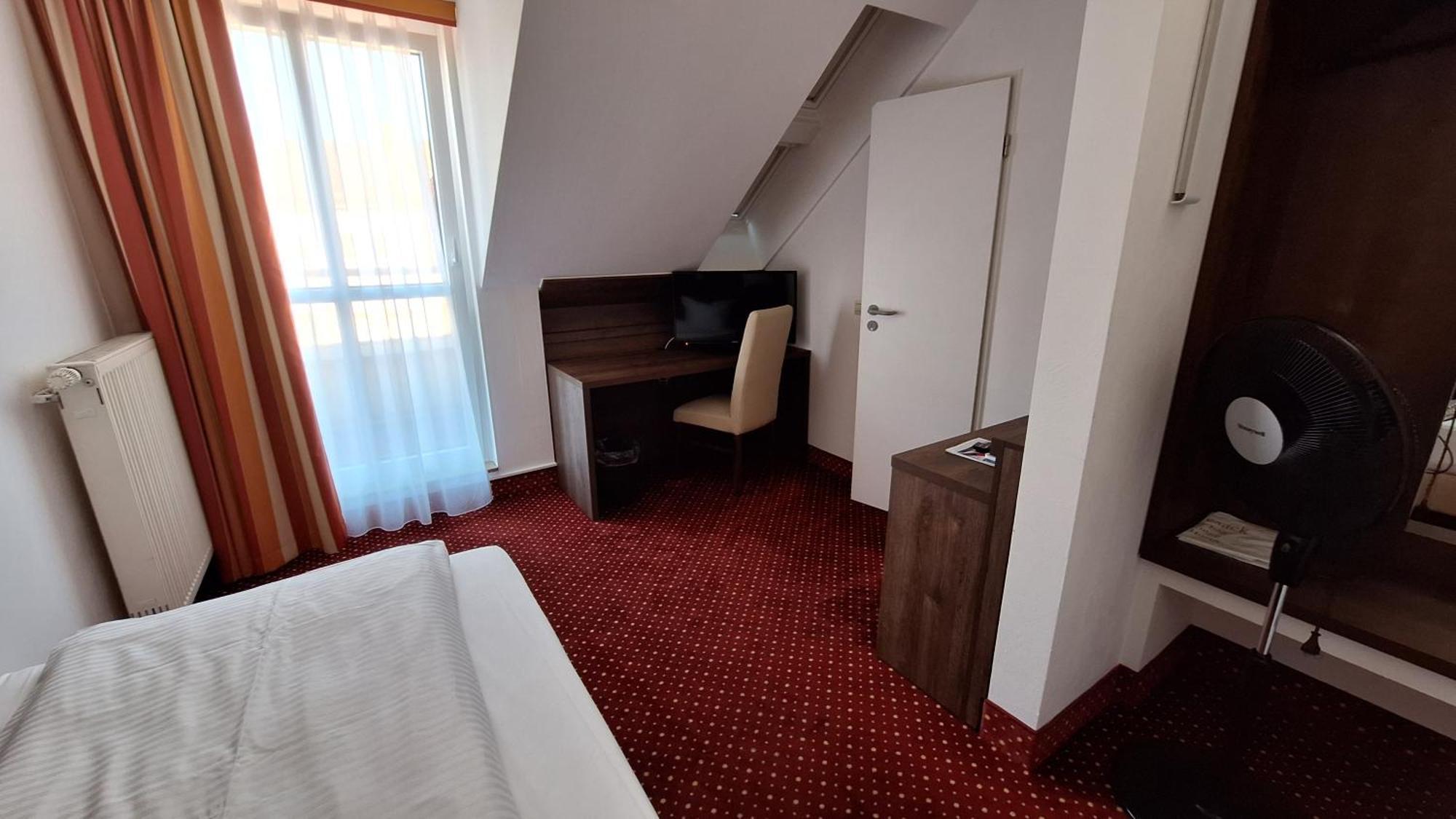 อินไวท์ โฮเทล เนือร์นแบร์ค ซิตี้ Hotel Nuremberg ภายนอก รูปภาพ