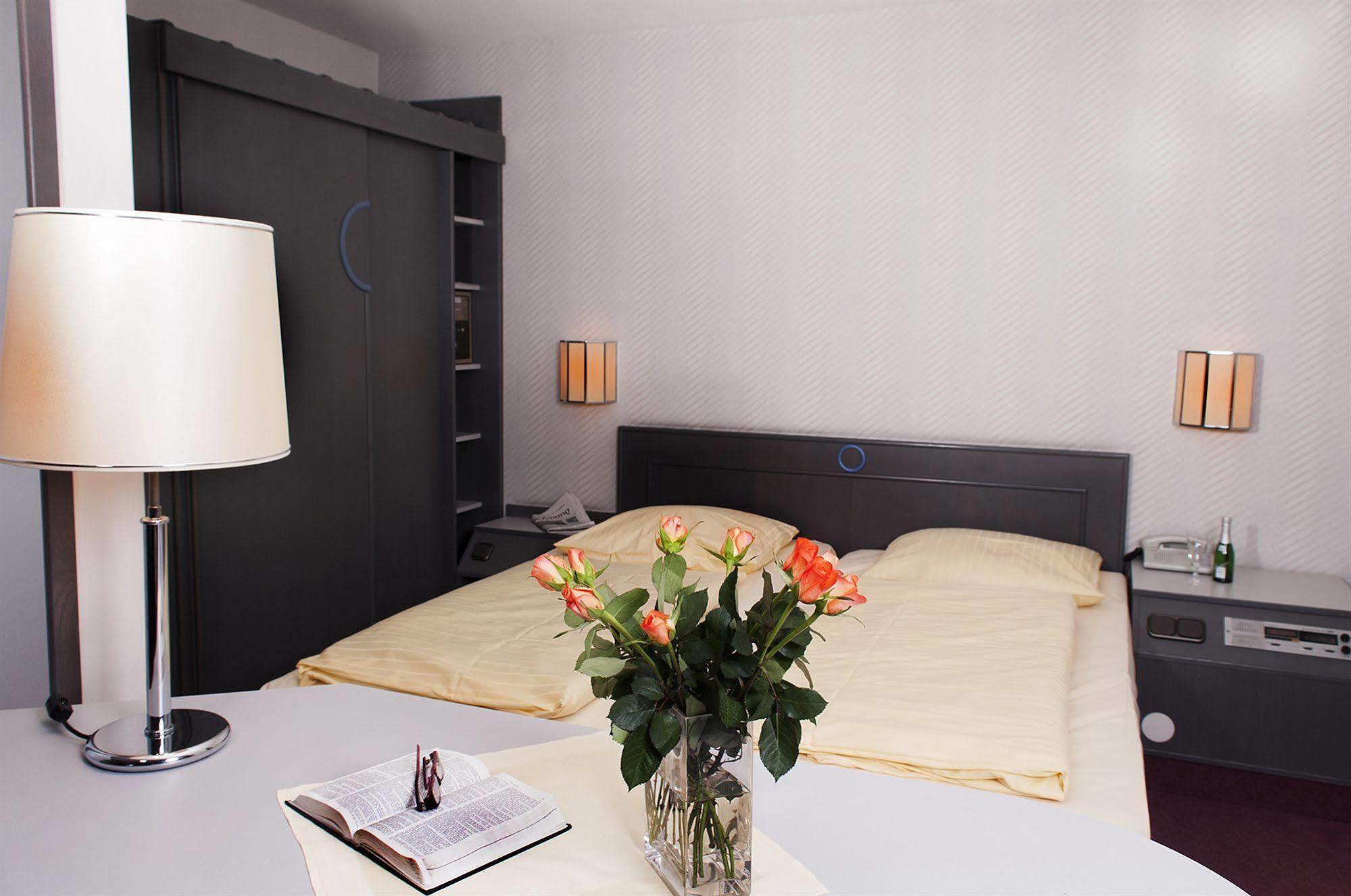 อินไวท์ โฮเทล เนือร์นแบร์ค ซิตี้ Hotel Nuremberg ภายนอก รูปภาพ